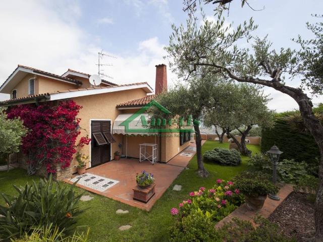 Villa Indipendente in vendita a Imperia, Liguria