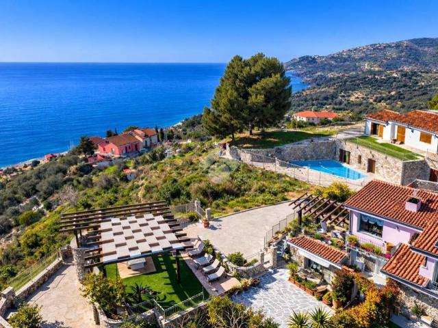Villa Indipendente in vendita a Poggi Superiore, Imperia