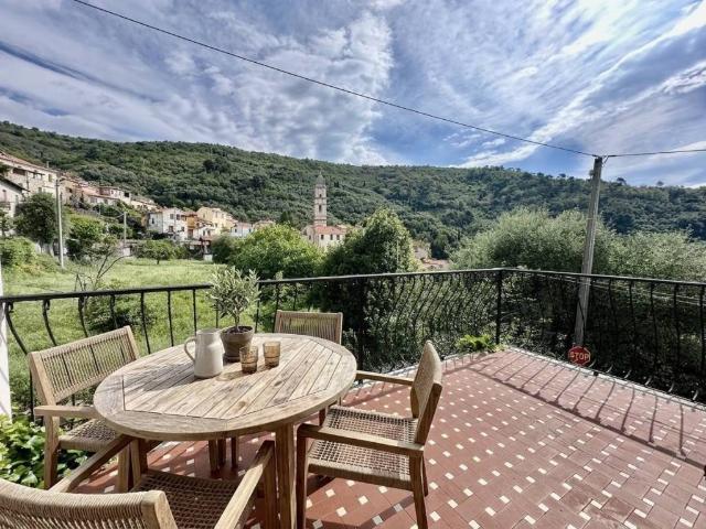 Villa Indipendente in vendita a Imperia, Liguria