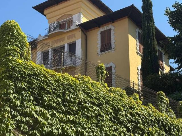 Villa Indipendente in vendita a Oliveto, Imperia