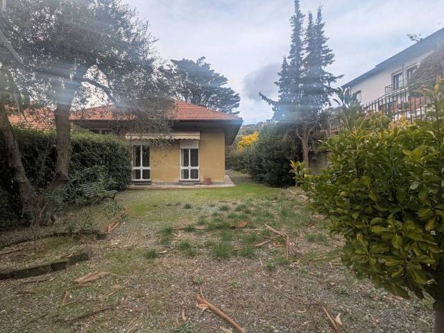 Villa Indipendente in vendita a Oliveto, Imperia
