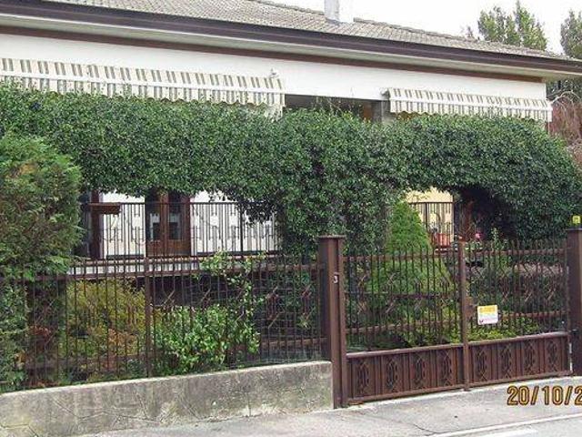 Villa Indipendente in vendita a Comunità Montana del Piambello, Induno Olona