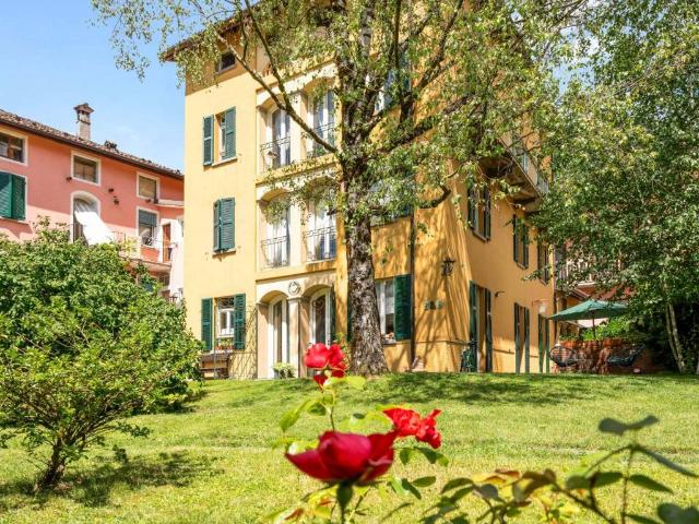 Villa Indipendente in vendita a Introbio, Lombardia
