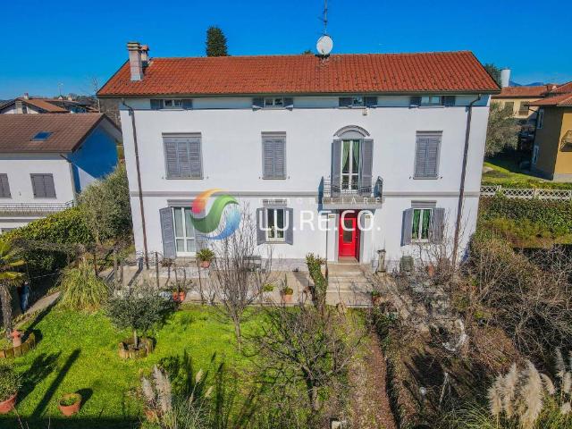 Villa Indipendente in vendita a Arosio, Lombardia