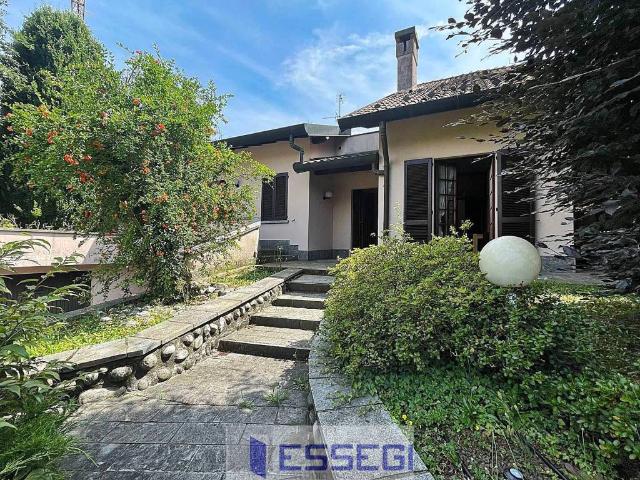 Villa Indipendente in vendita a Santa Maria della Noce, Inverigo