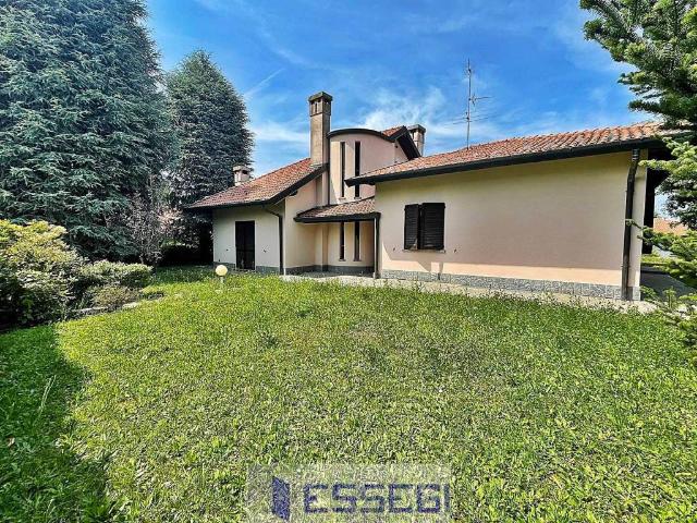 Villa Indipendente in vendita a Santa Maria della Noce, Inverigo