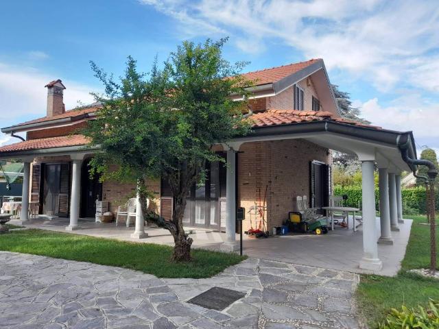 Villa Indipendente in vendita a Mandresca, Inverigo