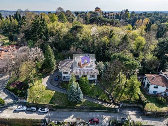 Villa Indipendente in vendita a Villa Romanò, Inverigo
