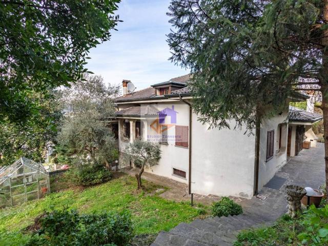 Villa Indipendente in vendita a Villa Romanò, Inverigo