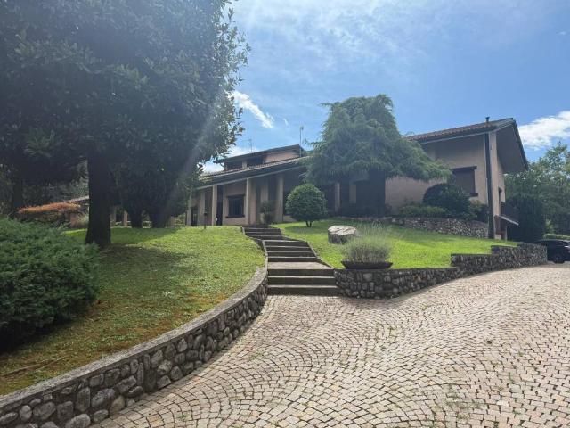 Villa Indipendente in vendita a Inverigo, Lombardia
