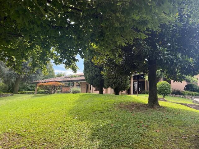 Villa Indipendente in vendita a Inverigo, Lombardia