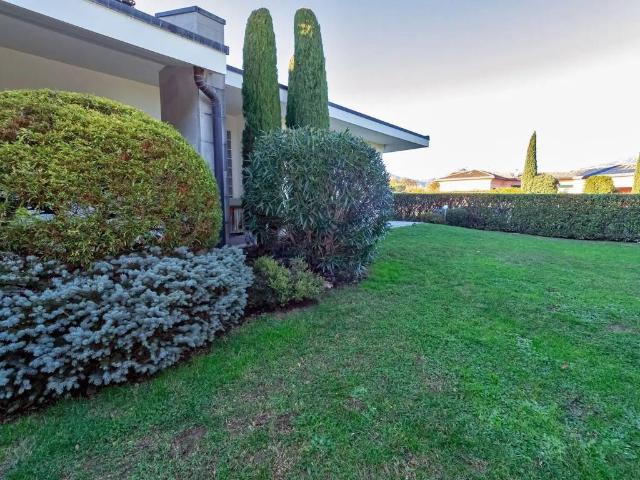 Villa Indipendente in vendita a Molteno, Lecco