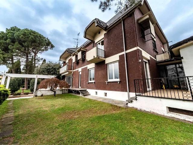 Villa Indipendente in vendita a Villa Romanò, Inverigo