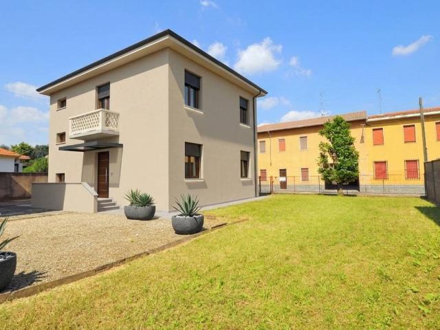 Villa Indipendente in vendita a Inveruno, Lombardia