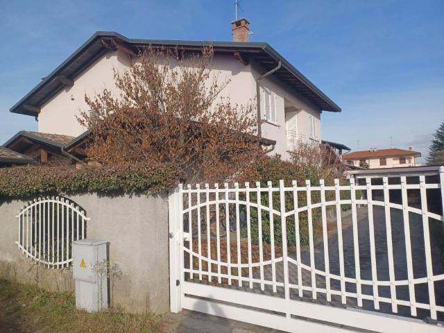 Villa Indipendente in vendita a Inveruno, Lombardia