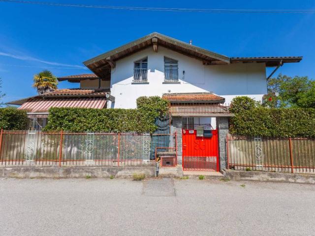 Villa Indipendente in vendita a Invorio Superiore, Piemonte
