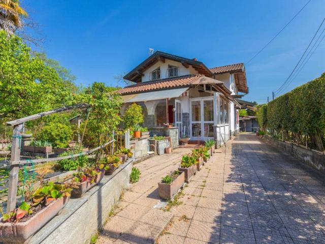 Villa Indipendente in vendita a Invorio Superiore, Invorio
