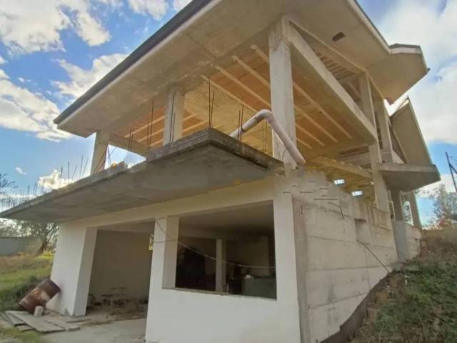 Villa Indipendente in vendita a Isernia, Molise