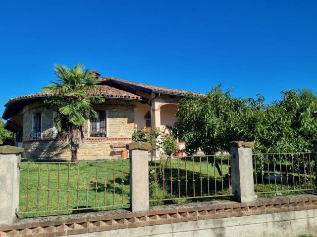 Villa Indipendente in vendita a Piemonte, Asti