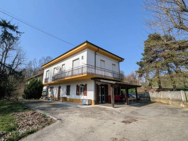 Villa Indipendente in vendita a Piemonte, Asti