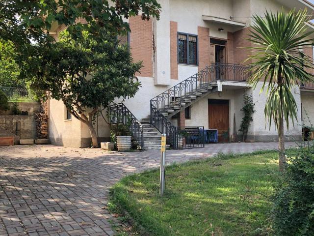 Villa Indipendente in vendita a Isola Del Gran Sasso, Abruzzo