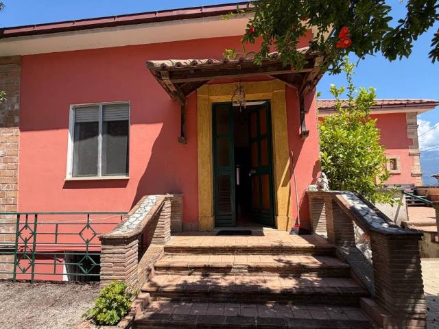 Villa Indipendente in vendita a Isola Del Liri E Superiore, Lazio