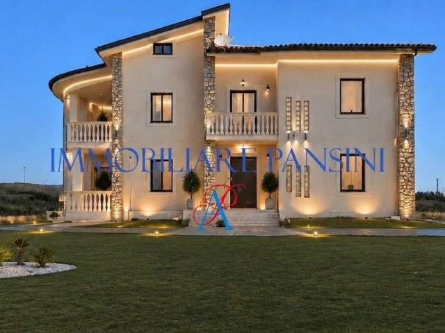 Villa Indipendente in vendita a Calabria, Crotone