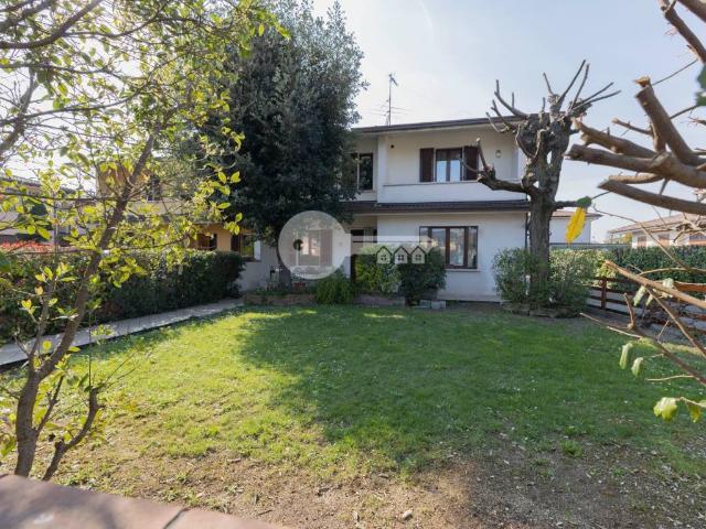 Villa Indipendente in vendita a Isorella, Lombardia