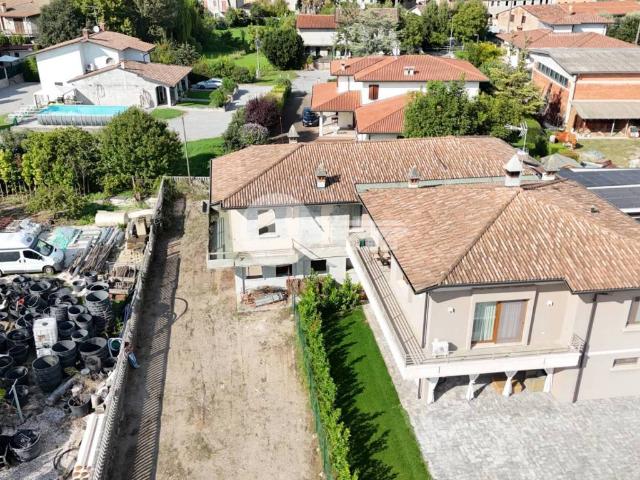 Villa Indipendente in vendita a Isorella, Lombardia