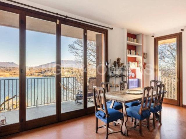Villa Indipendente in vendita a Case Nuove, Ispra