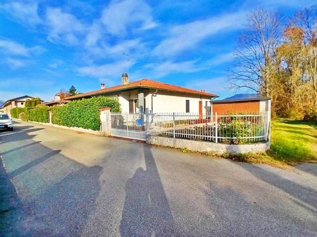 Villa Indipendente in vendita a Ispra, Lombardia