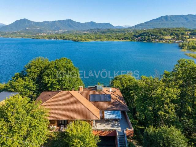 Villa Indipendente in vendita a Ispra, Lombardia