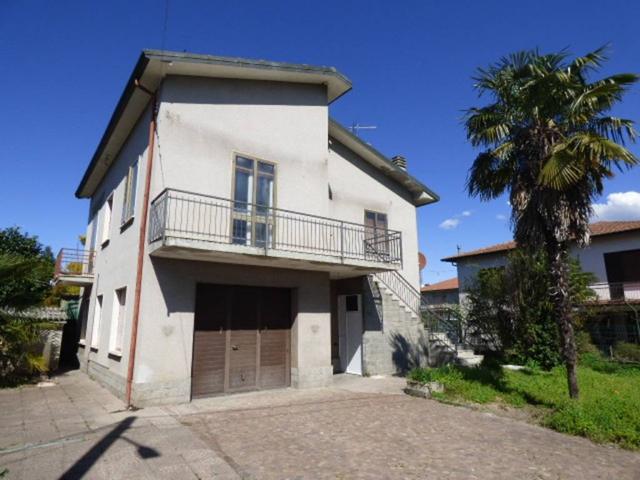 Villa Indipendente in vendita a Ispra, Lombardia
