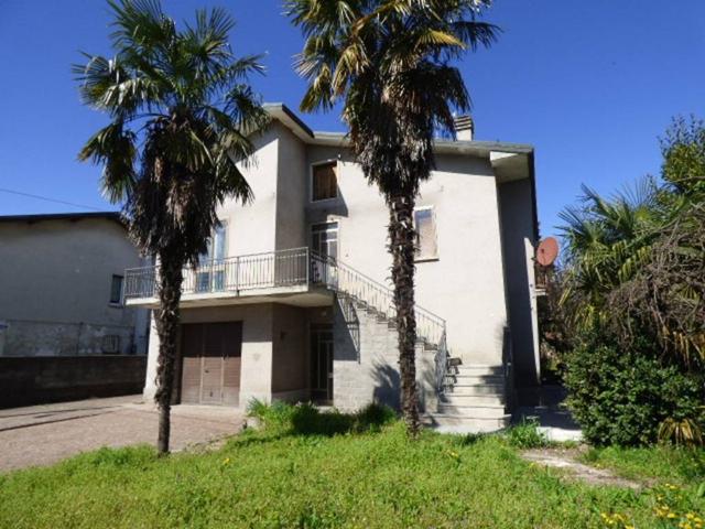 Villa Indipendente in vendita a Ispra, Lombardia