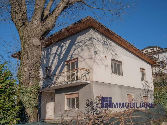Villa Indipendente in vendita a Ispra, Lombardia