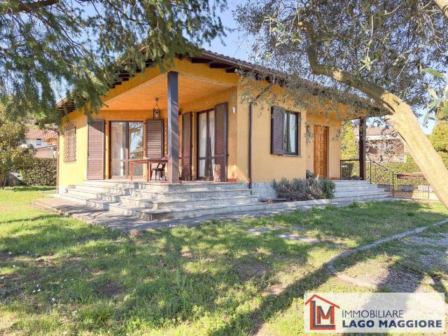 Villa Indipendente in vendita a Ispra, Lombardia
