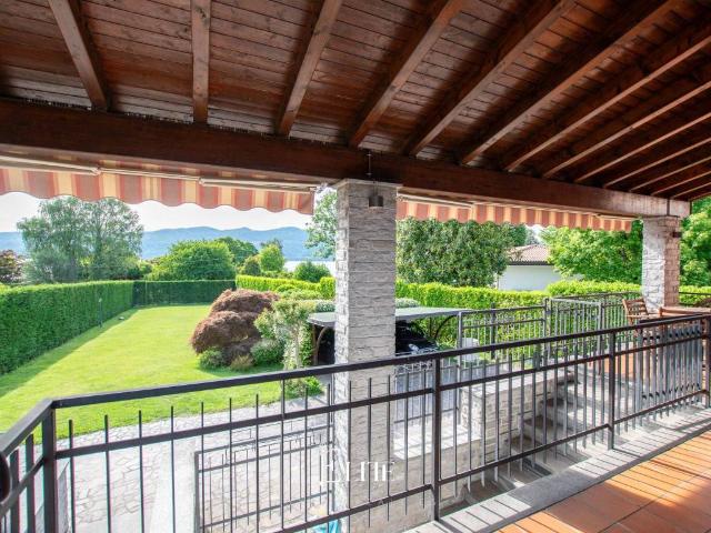 Villa Indipendente in vendita a Ispra, Lombardia