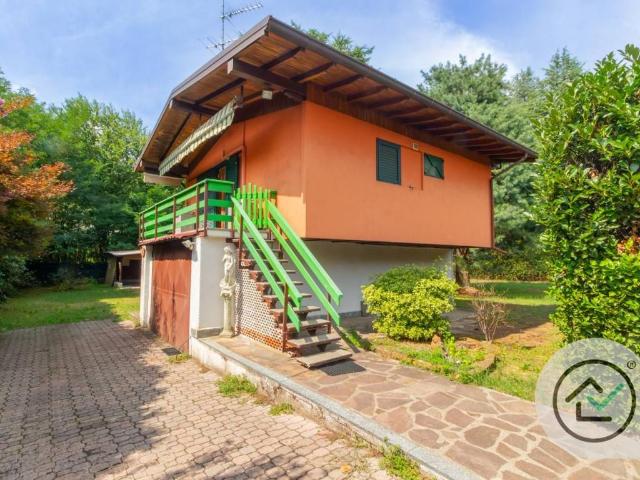 Villa Indipendente in vendita a Ispra, Lombardia