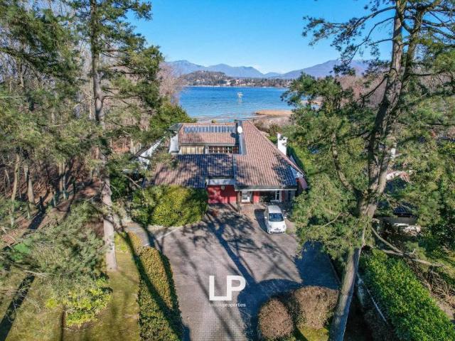 Villa Indipendente in vendita a Ispra, Lombardia