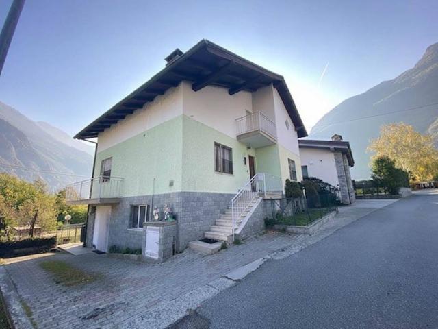 Villa Indipendente in vendita a Issogne, Aosta