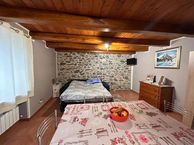 Villa Indipendente in vendita a Issogne, Aosta