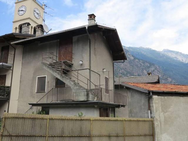 Villa Indipendente in vendita a Issogne, Aosta