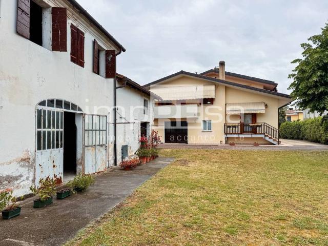 Villa Indipendente in vendita a Istrana, Veneto