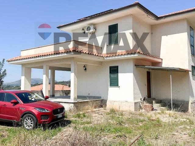 Villa Indipendente in vendita a Itri, Lazio