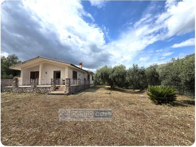 Villa Indipendente in vendita a Itri, Lazio