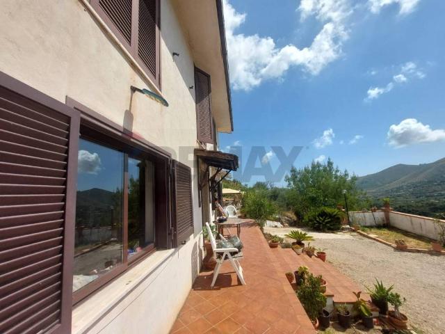 Villa Indipendente in vendita a Itri, Lazio