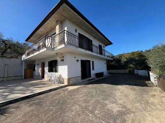 Villa Indipendente in vendita a Itri, Lazio