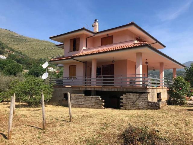 Villa Indipendente in vendita a Itri, Lazio