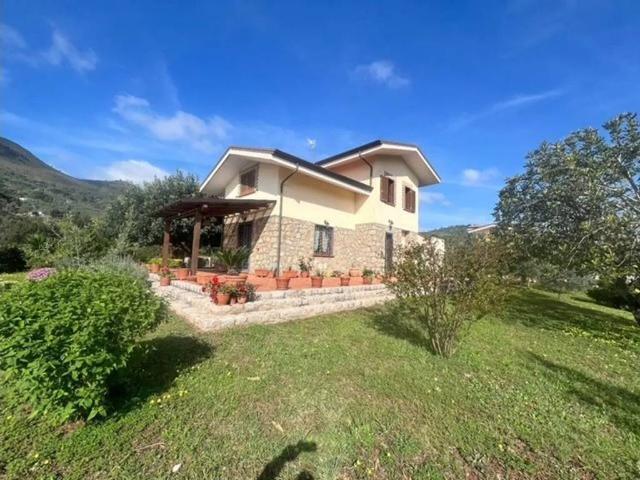Villa Indipendente in vendita a Itri, Lazio
