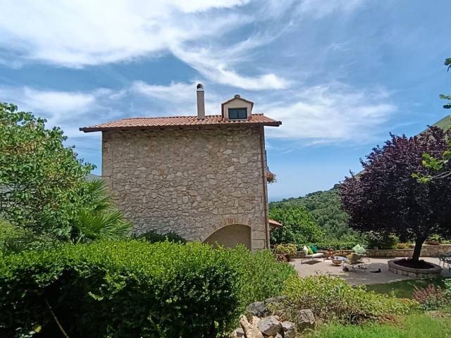 Villa Indipendente in vendita a Itri, Lazio